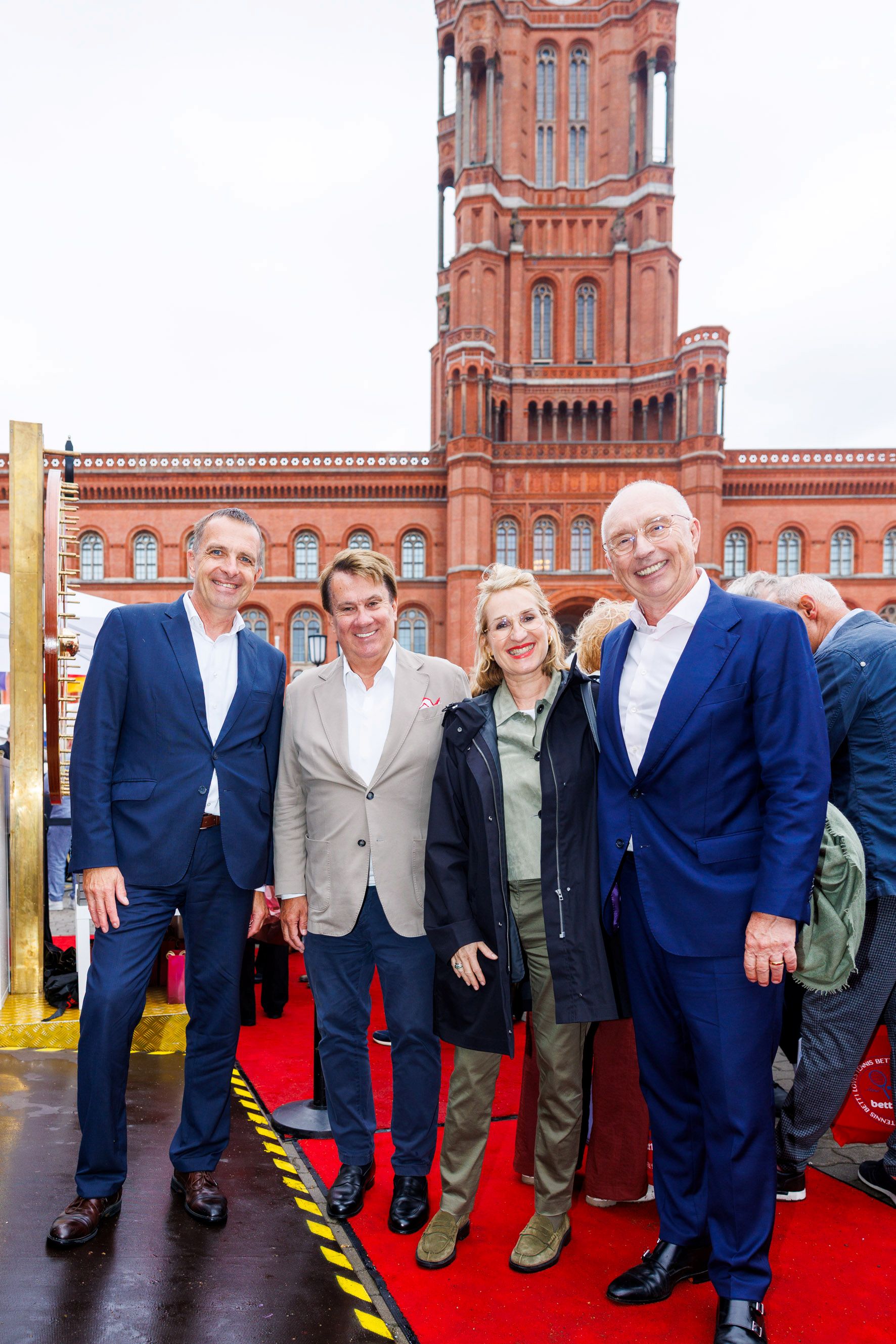 v.l. Steffen Jüstel, ZEITGEIST, Thomas Klein, Vorsitzender der Berliner Pressekonferenz, Dr. Angela Wiechula, Herausgeberin des BERLINboxx BusinessMagazins, und Frank Schmeichel, Gründer von Business Network Berlin und Verleger von BERLINboxx | BERLINboxx